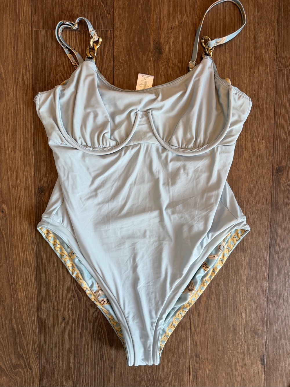 L’AGENCE Remi One-Piece Swimsuit – Sky Blue Multi Chain
Style #: LG5AP05-SYMC - Picture 14 of 16